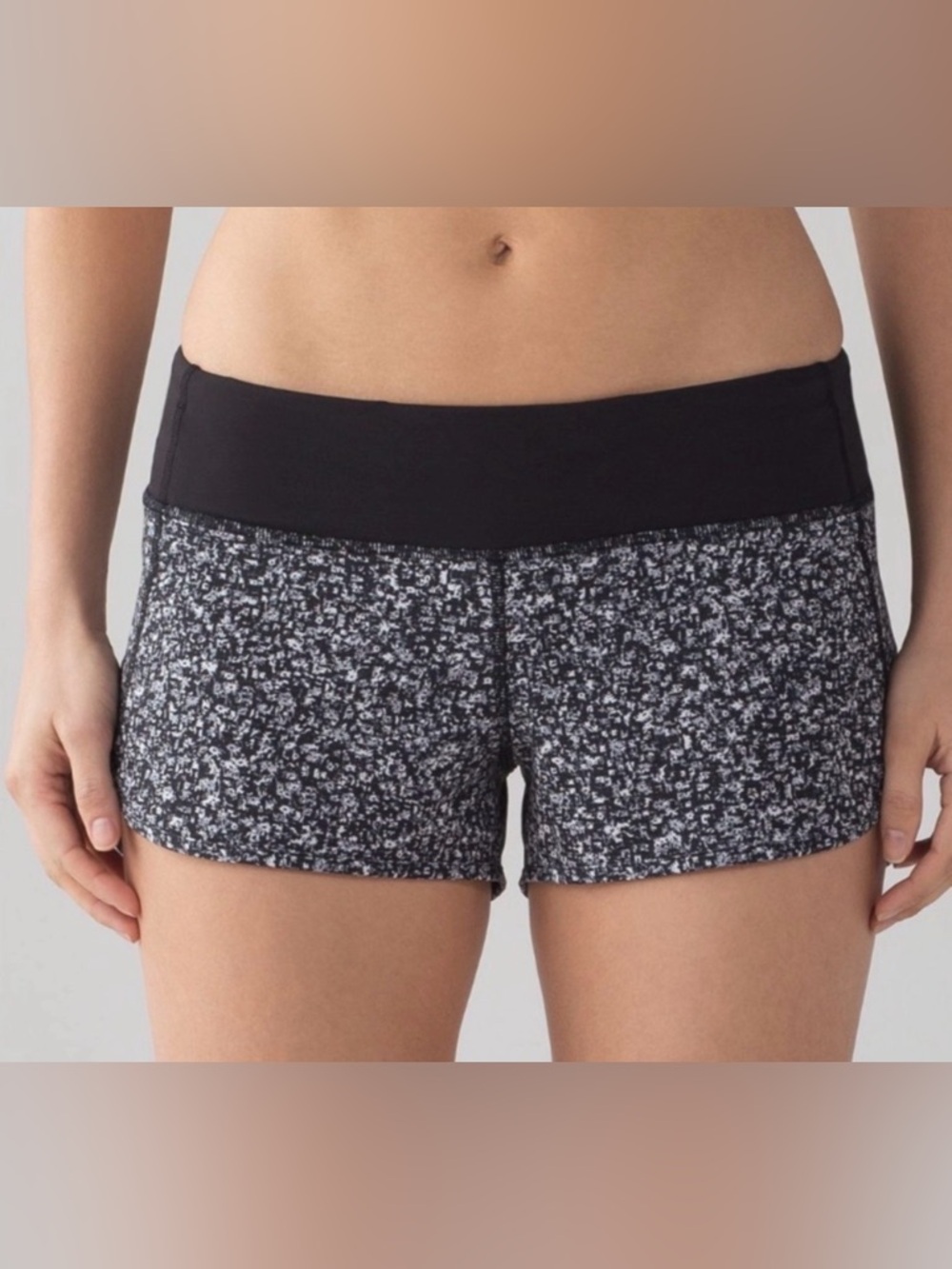 Lululemon Speed Up Short- Daisy Dot 8 - Picture 2 of 7